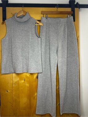 Truth Light Gray Sleeveless Turtleneck Knit Top & Wide-Leg Pants Set